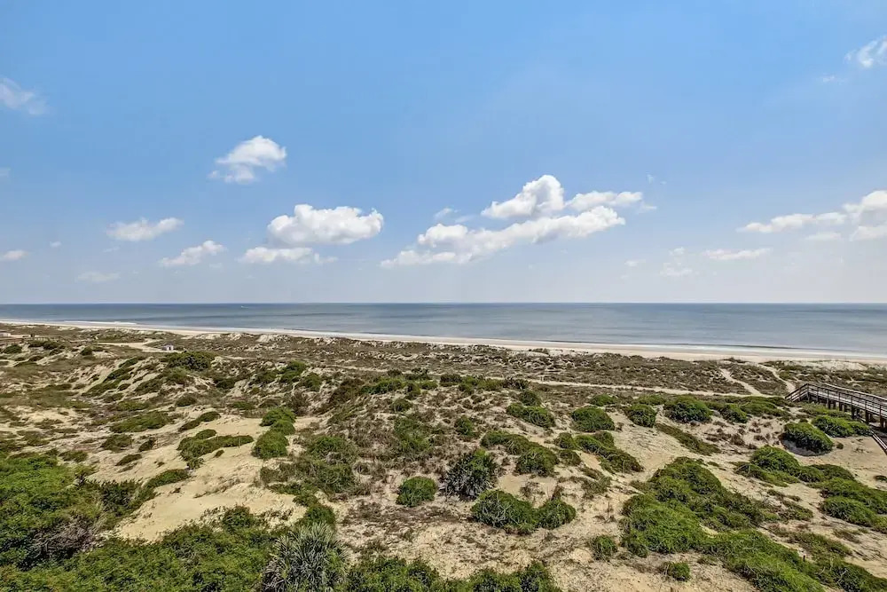 Beautiful Oceanfront Getaway W/shared Pool, Central AC, Elevator, & W/D