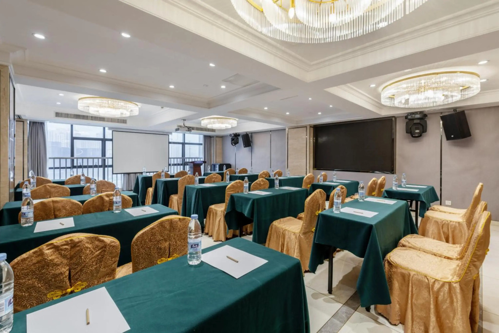 Huzhou Wealth Hotel