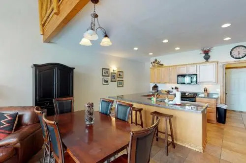 Whispering Pines 924