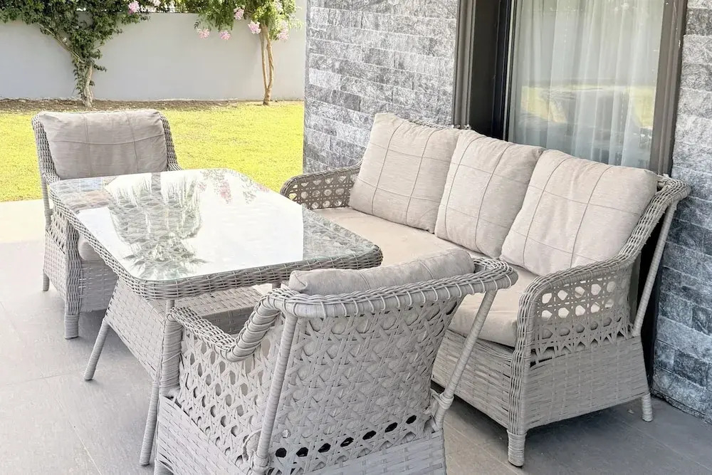 Villa-Sleeps 8-Parking-Pool-Bbq
