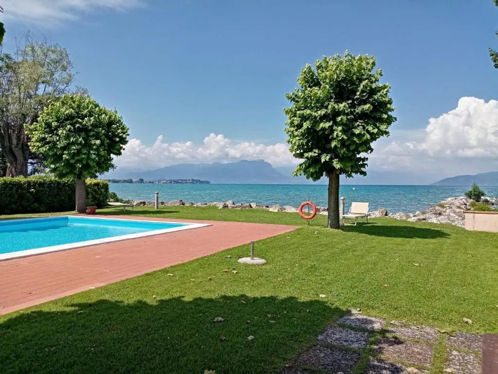 Casa Lugana 1 - Monolocale con piscina fronte lago