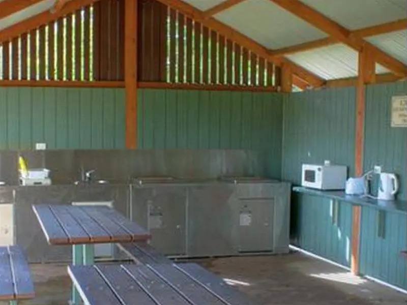 Lakes and Craters Holiday Park