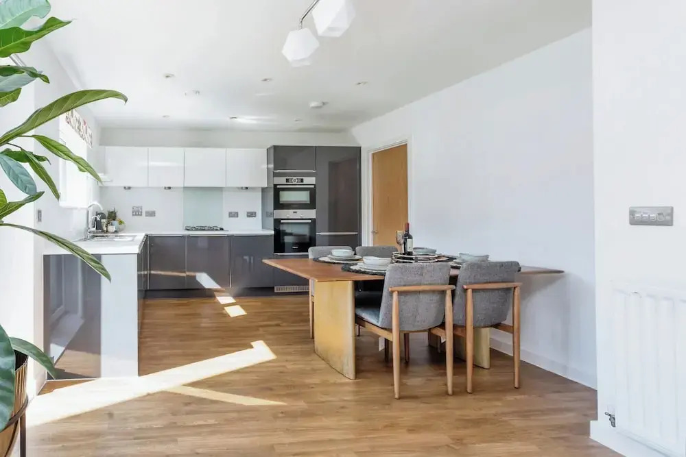 Luxurious 4 BH Home Near Willen Lake Ideal for Families & Business Stays!