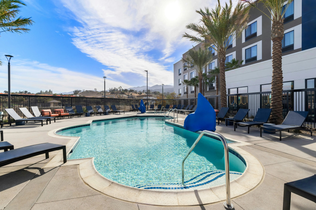 Hampton Inn & Suites Corona, Ca