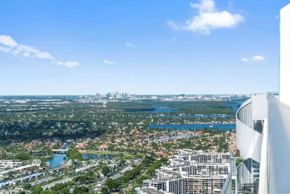 2BR Ocean Penthouse: Private Terrace & Hot Tub