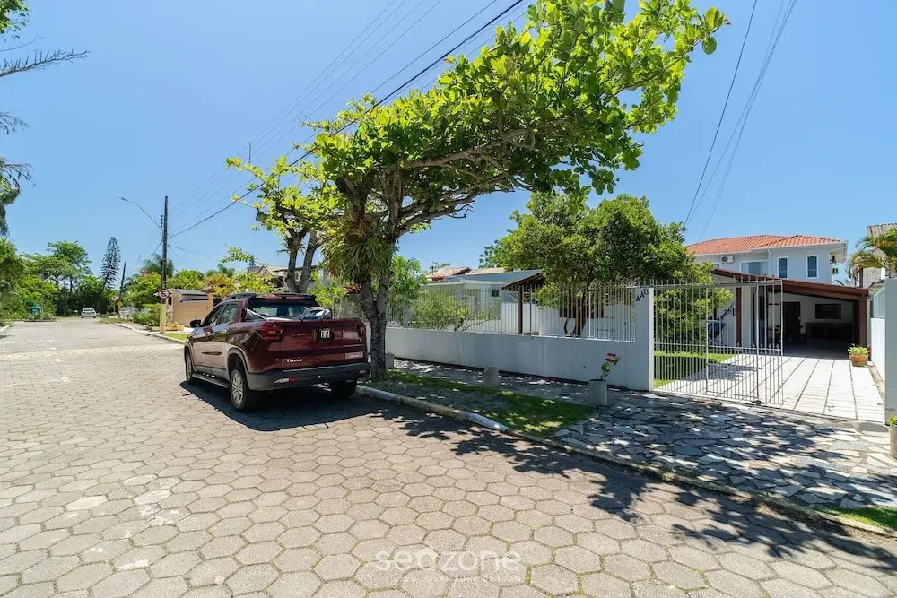 House w/ 2 Bedrooms 650 m From the Beach Adu0440