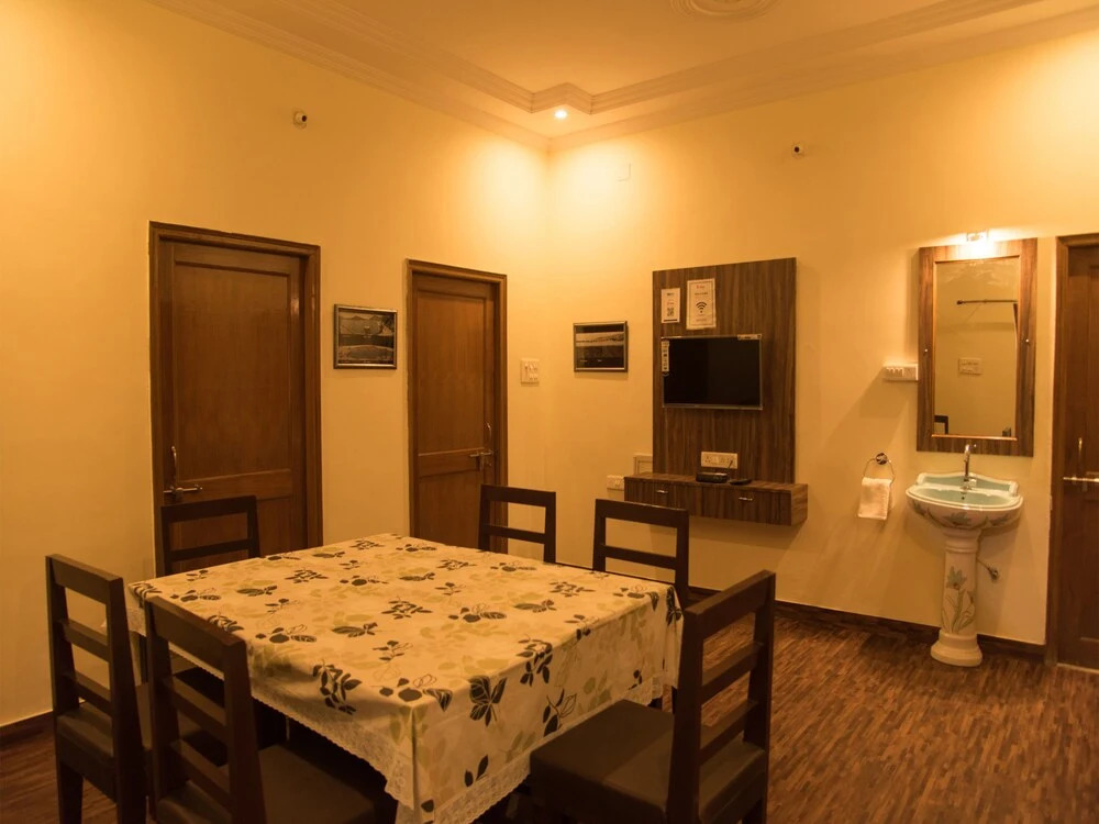 OYO 11933 Home Classic 3BHK near Geetanjali Hospital