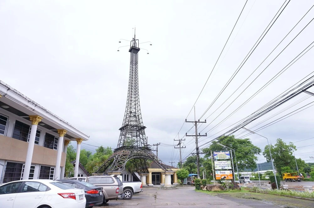Eiffel Inn