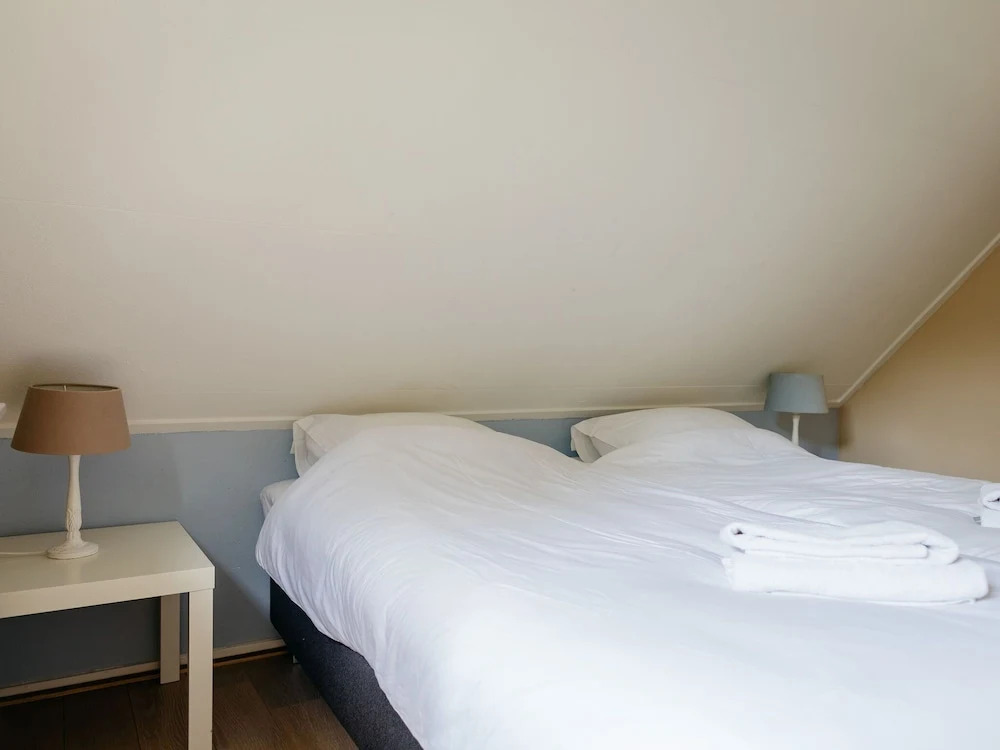 Charming Holiday Home in Burgh-Haamstede near Beach