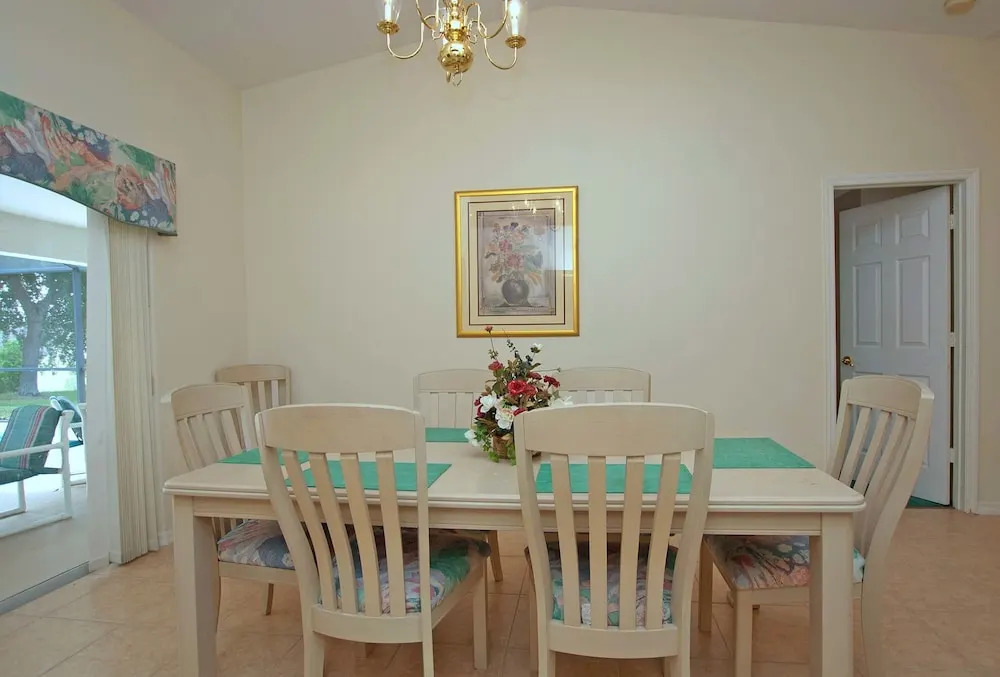 Greater Groves 5 Bedroom House w Pool - 5202GG