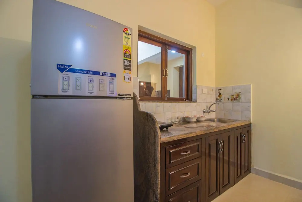 OYO 22842 Home Elegant Studio Varca