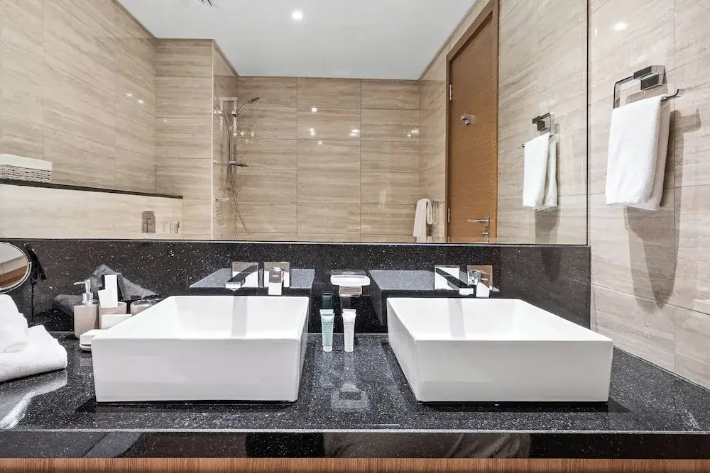 Luxury Suite Canal Views Infinity Pool