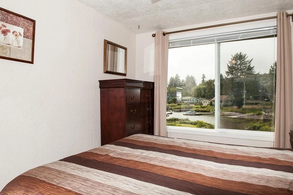 Lake Point Hideaway