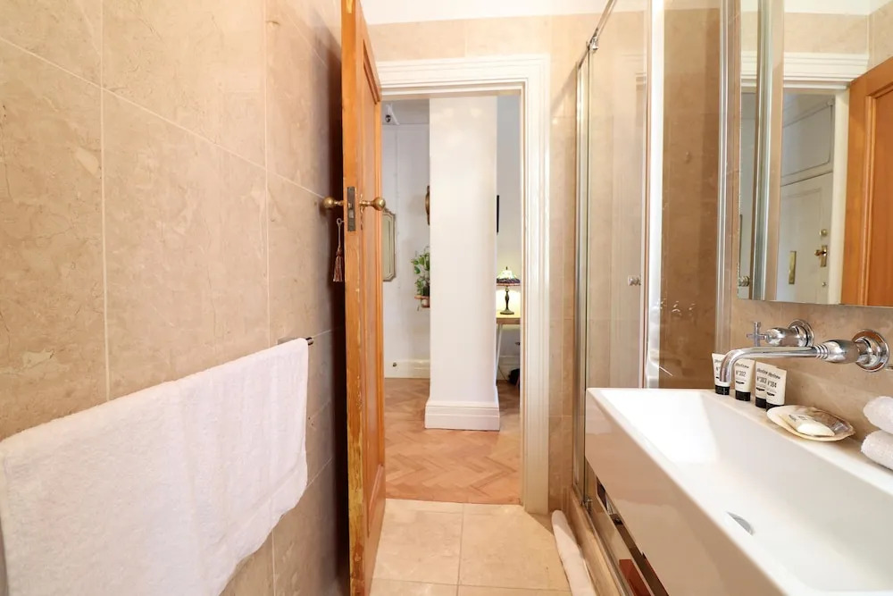 Alcaston House - Rejuvenate Stays
