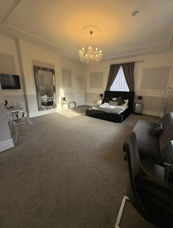 Room 8 - Manor Park Country House Wales