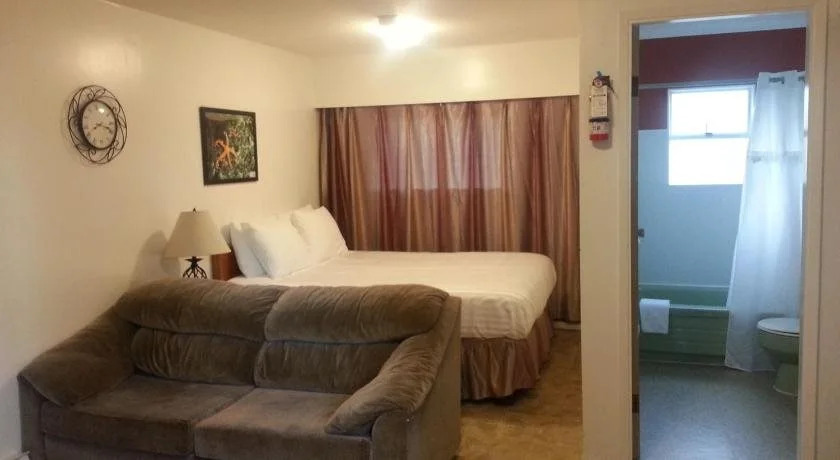 Edgewater Motel