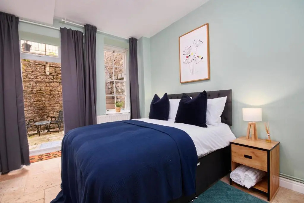 Elegant Apartment in Bath with Garden Sleeps 8 by PureStay