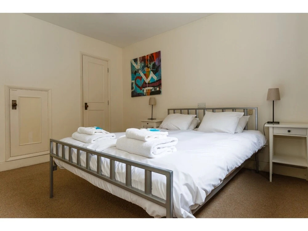 Modern 2bed Townhouse in Central London Sleeps 6