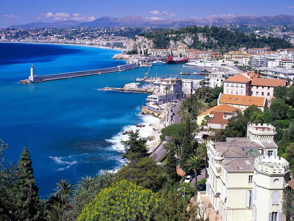Villa on Côte dAzur with Beachfront Views