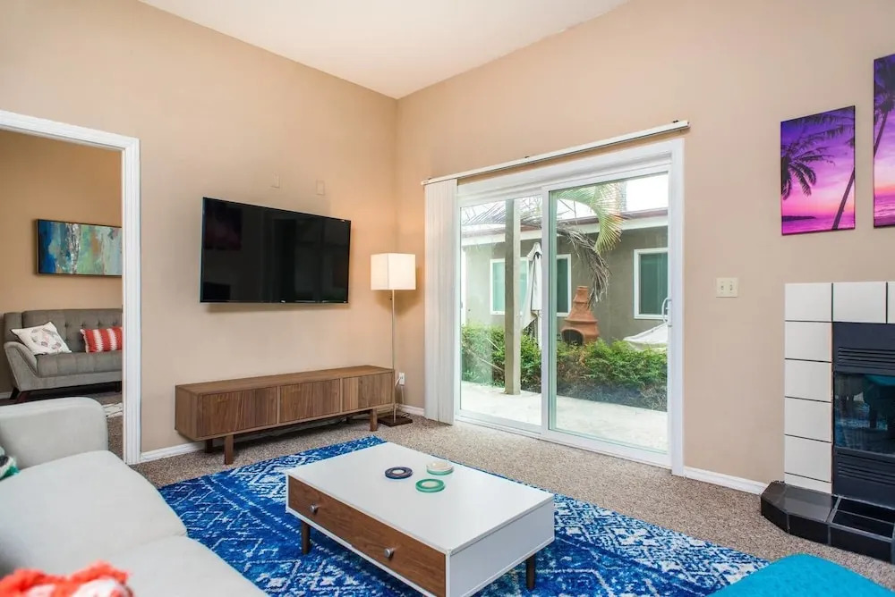 4br/3.5ba w/ Balcony in PB by Domio