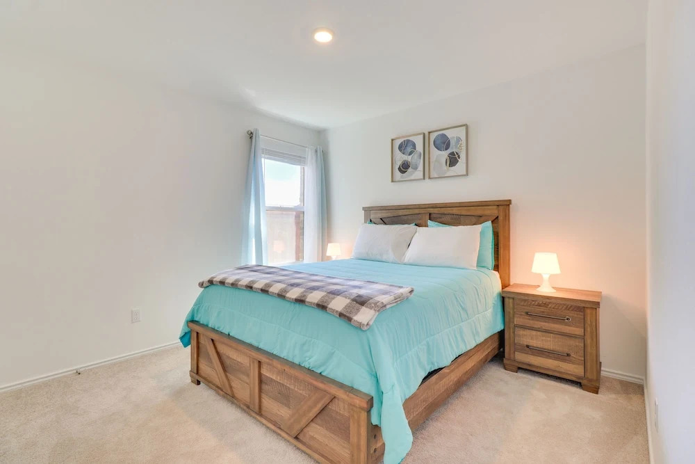 Hutto Getaway w/ Yard, 9 Mi to Lake Pflugerville!