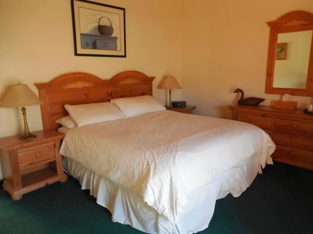 Whispering Pines Lodge