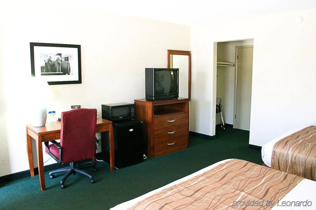 Best Western Hospitality House