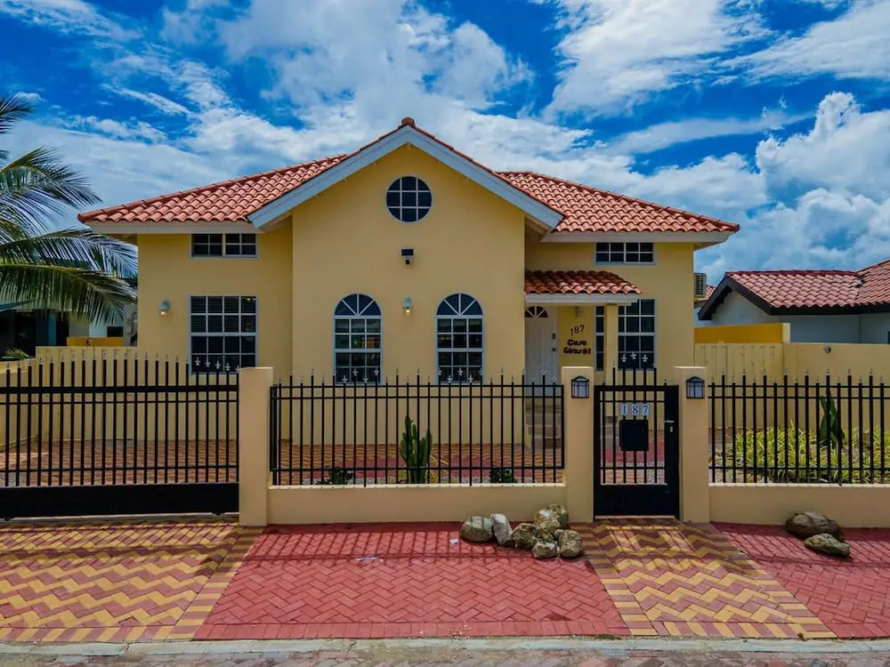 Cute Cozy 3BR Great Location