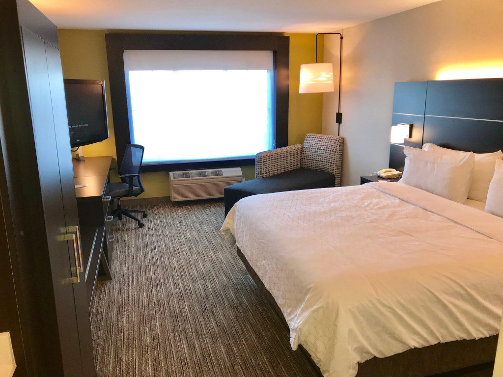 Holiday Inn Express & Suites Tracy by IHG