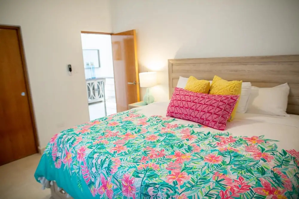 Newly Remodeled Townhouse w Private Pool Sc40