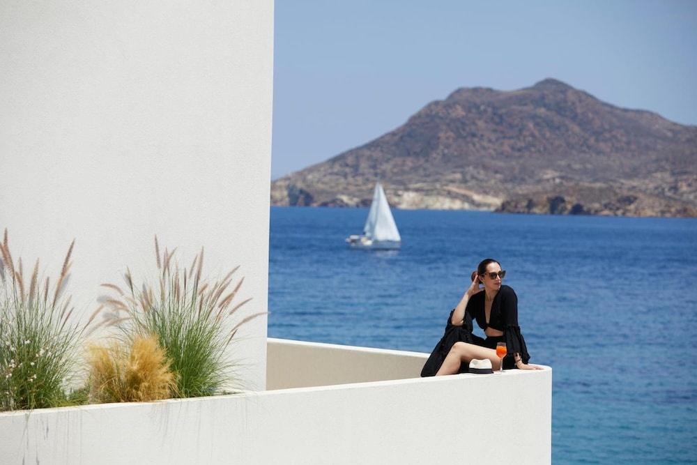 White Pebble Suites