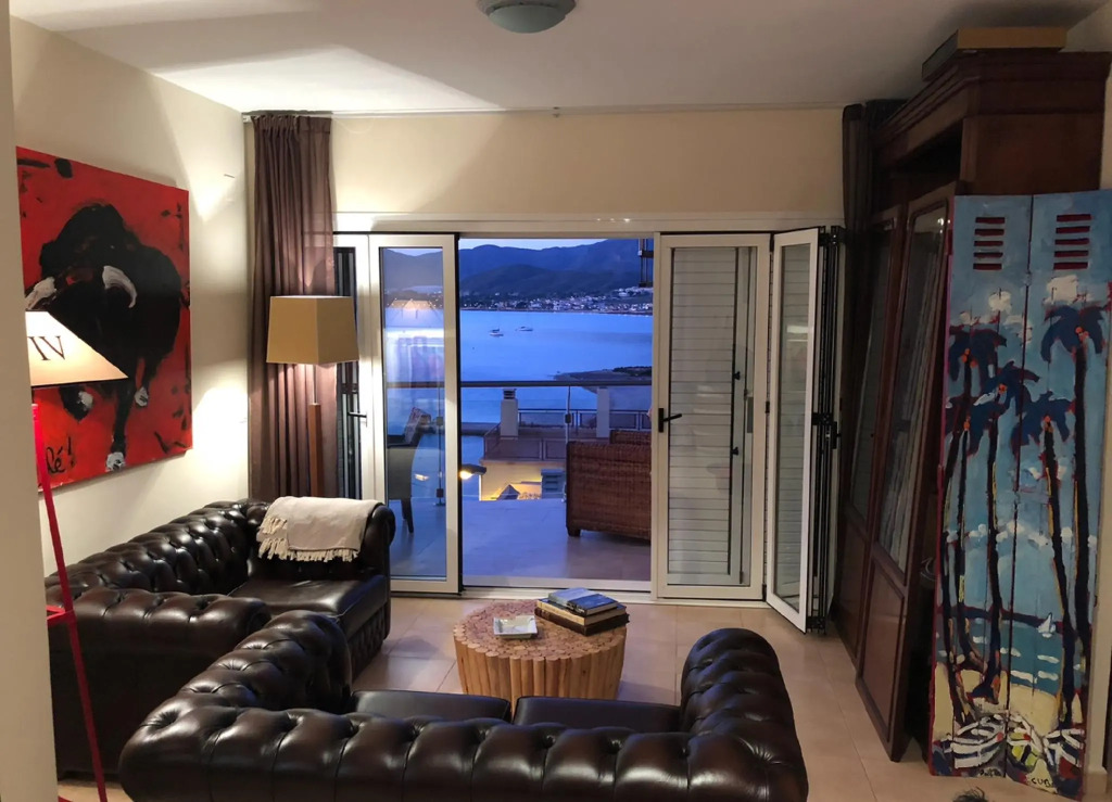 Penthouse 50m from sea, high spot for scuba deep sea diving in a natural park