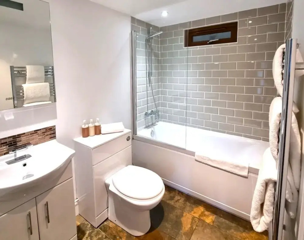 Oak Tree Rooms LTD