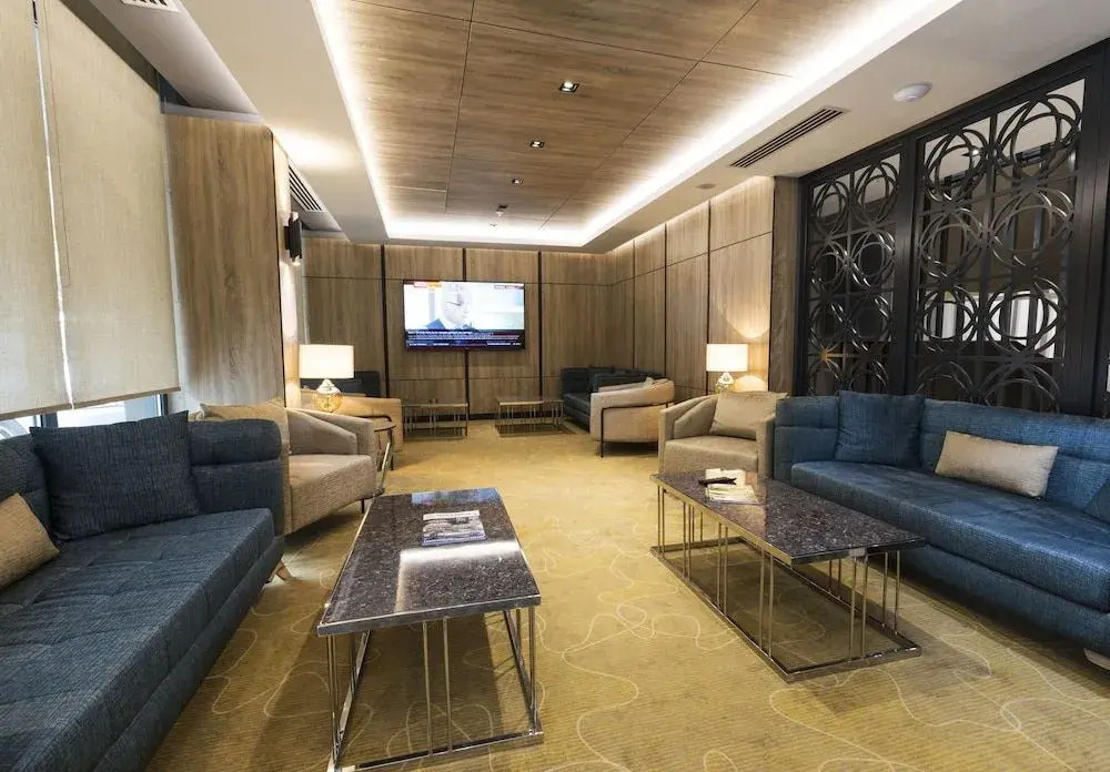 Izz Otel