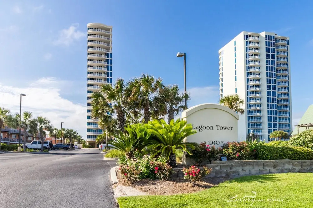 Lagoon Tower PH 17