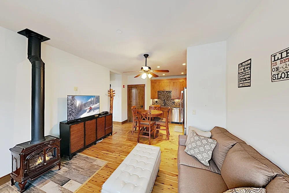 Luxe Mountain Getaway - 3 Blocks To Main Street! 1 Bedroom Condo