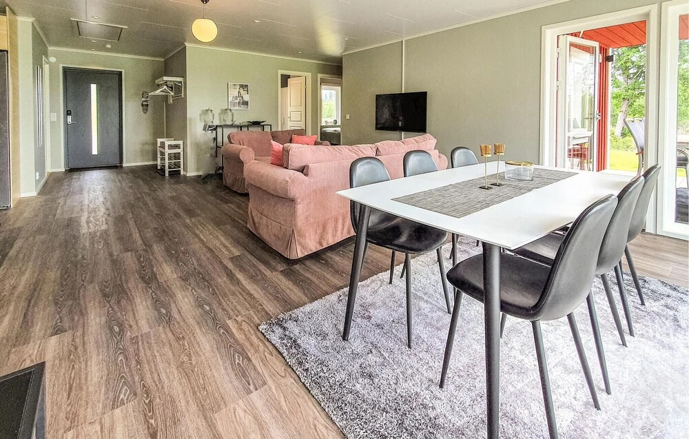 3 Bedroom Cozy Home In Lammhult