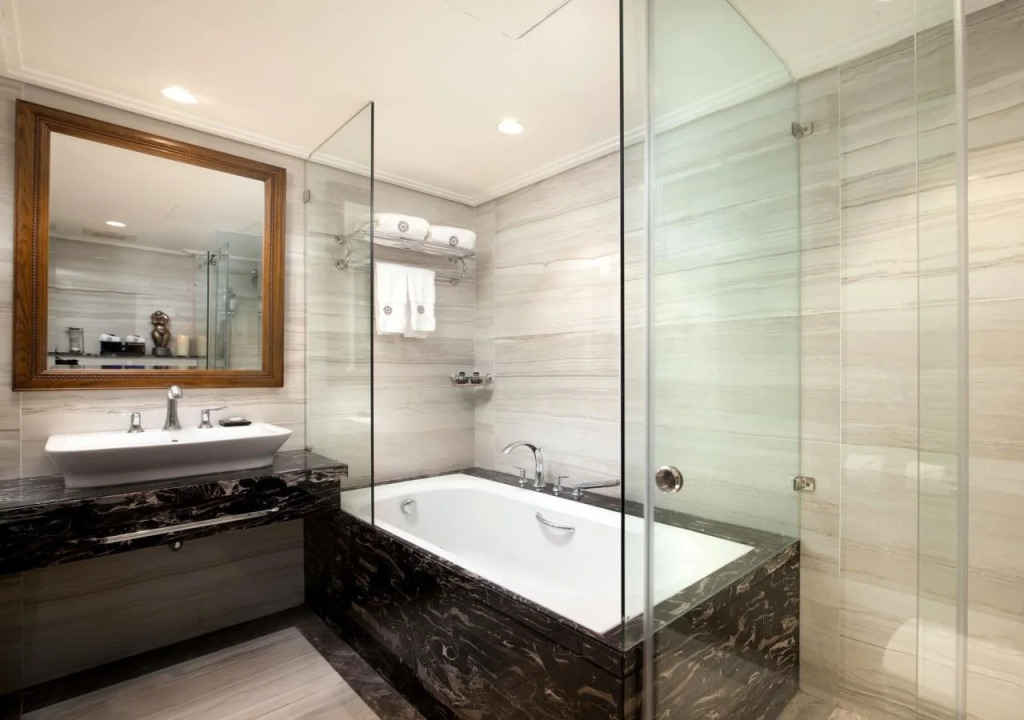 Peridot Gallery Classic Hotel