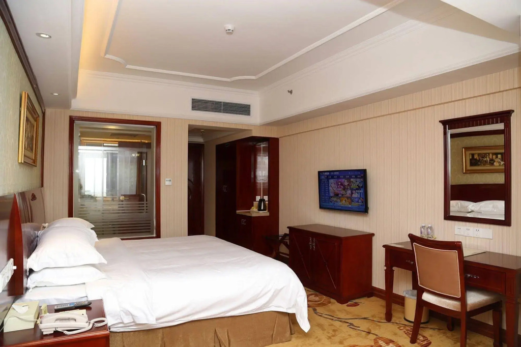 Vienna Hotel Shenzhen Futian Bagua Road