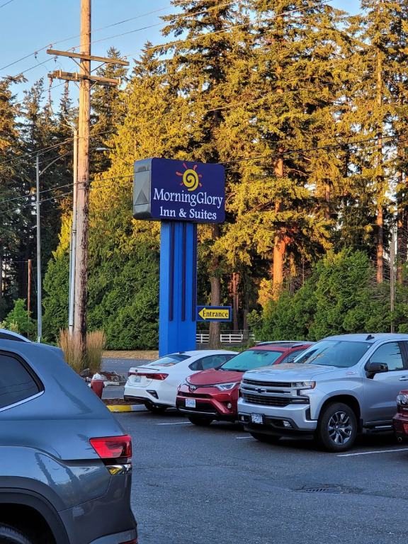 MorningGlory Inn & Suites