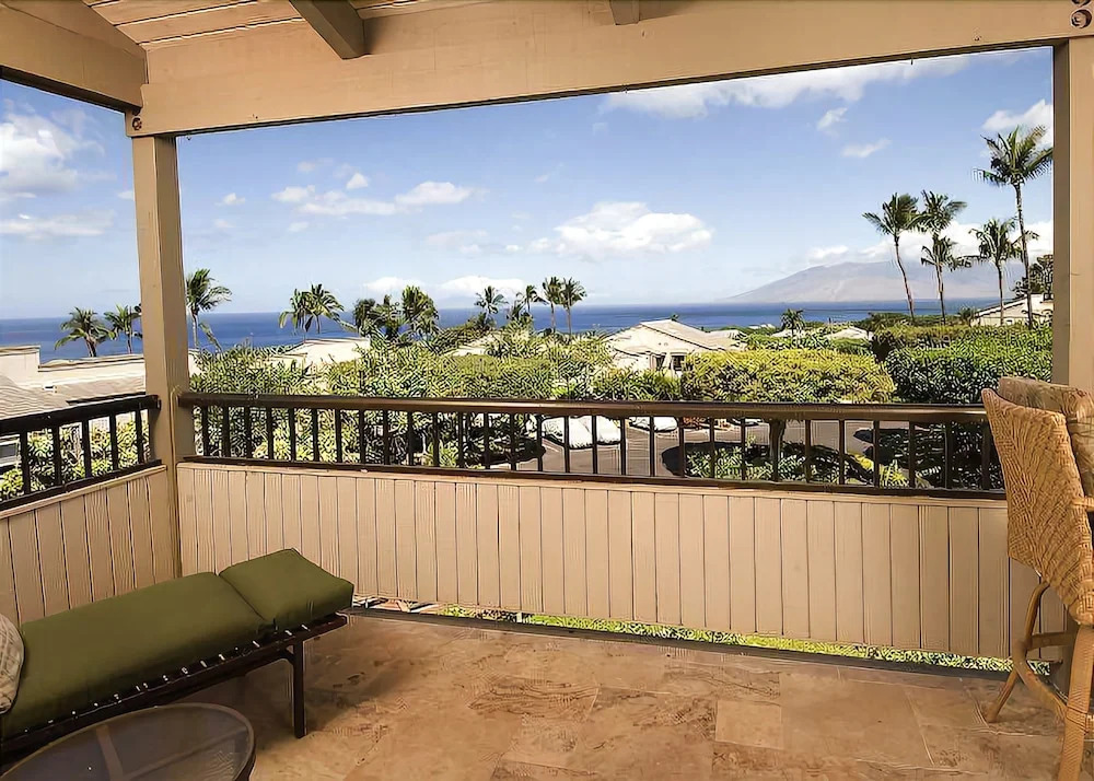 Wailea Ekolu 1610 - Two Bedroom Condo with Ocean View
