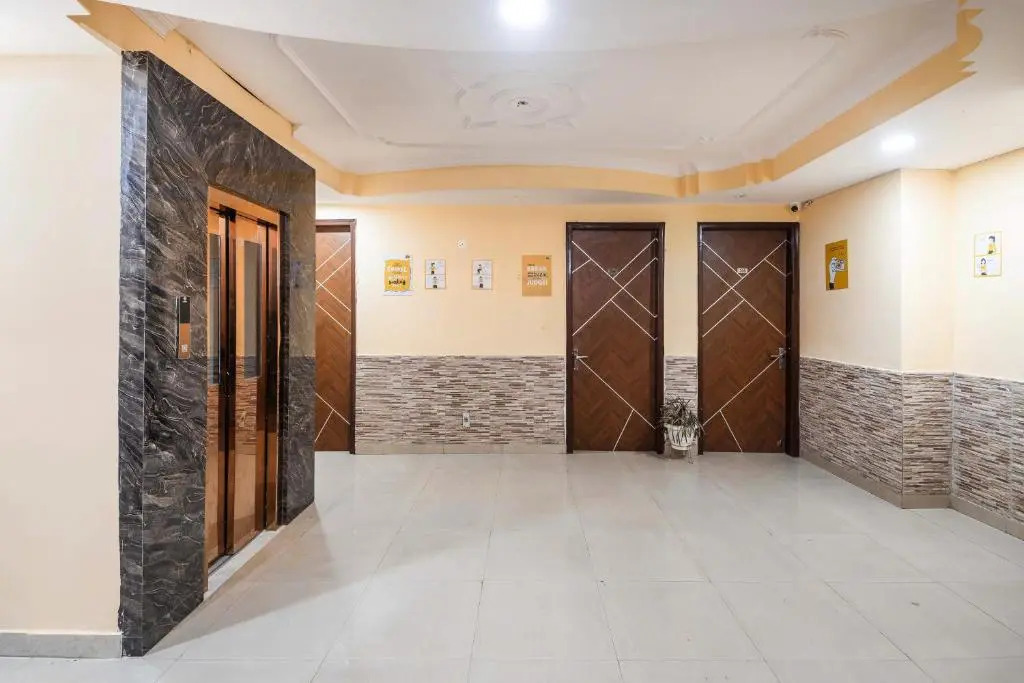 Itsy Hotels Saina Stay Near 32 Milestone