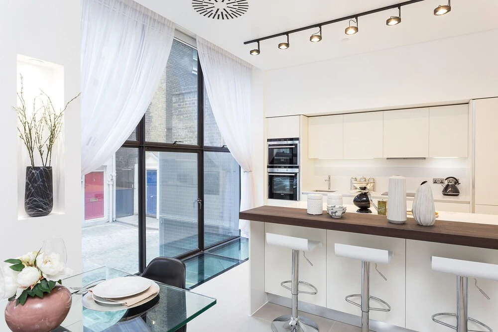 Urban Chic - Chiltern and Baker