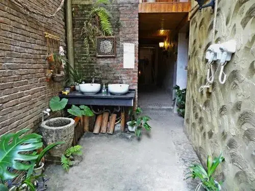 The Old Place In't Youth Hostel