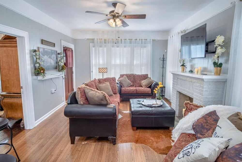 Stunning 3 BR Home Near DT Alamodome - Riverwalk