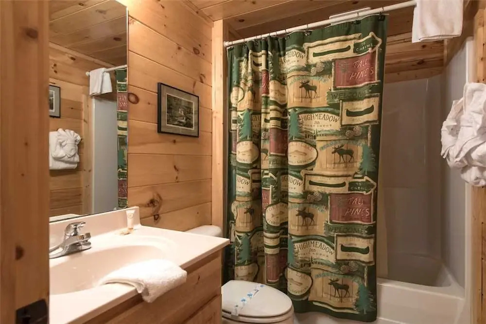 Serenity Peak 3 Bedroom Home with Hot Tub