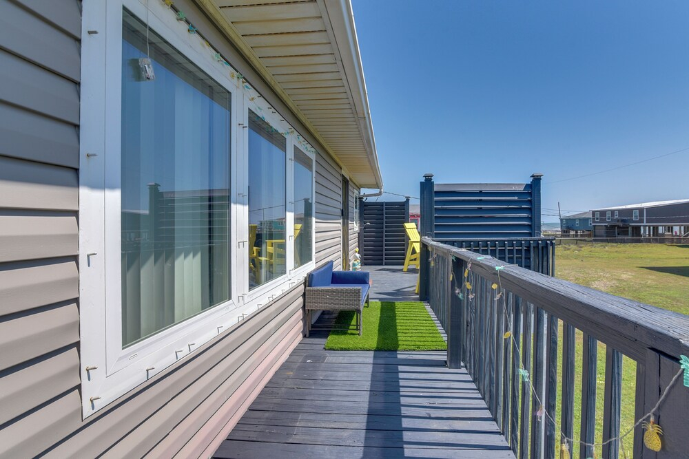 Steps to Surfside Beach! Ocean-view Texas Retreat