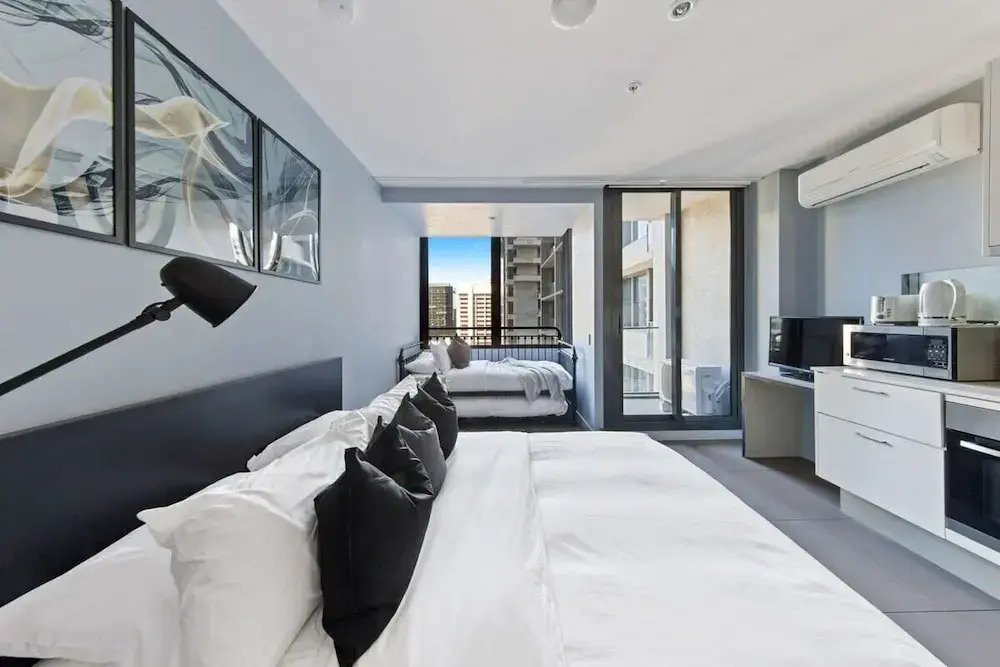 A Cozy & Stylish Studio Next to Southern Cross