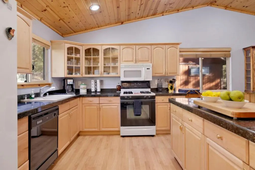 River Rock Lodge - 1953 by Big Bear Vacations