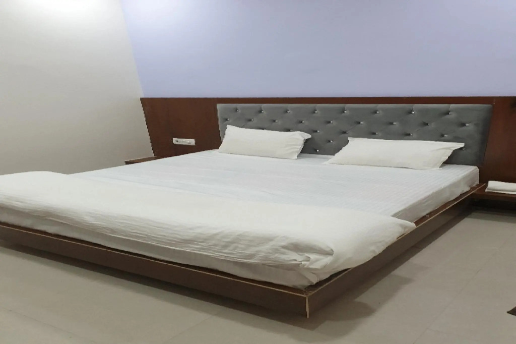 OYO 79110 Hotel Gulmohar